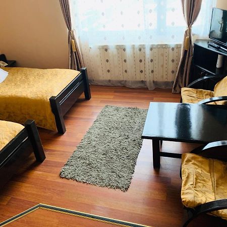 Motel Restaurant Lowe 데바 외부 사진