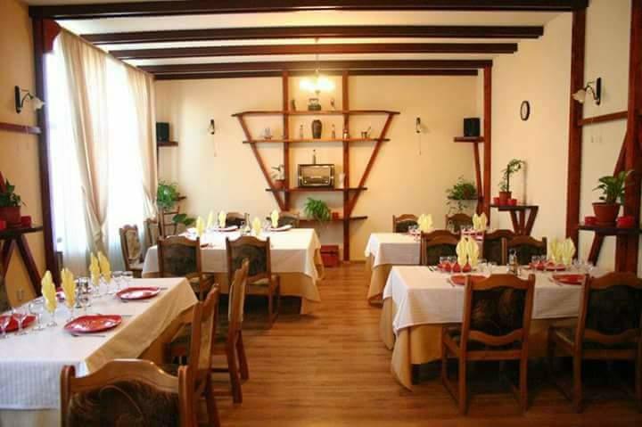 Motel Restaurant Lowe 데바 외부 사진