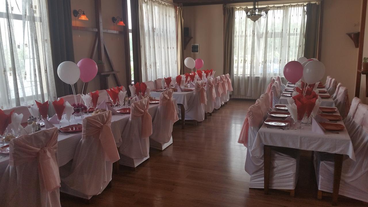 Motel Restaurant Lowe 데바 외부 사진