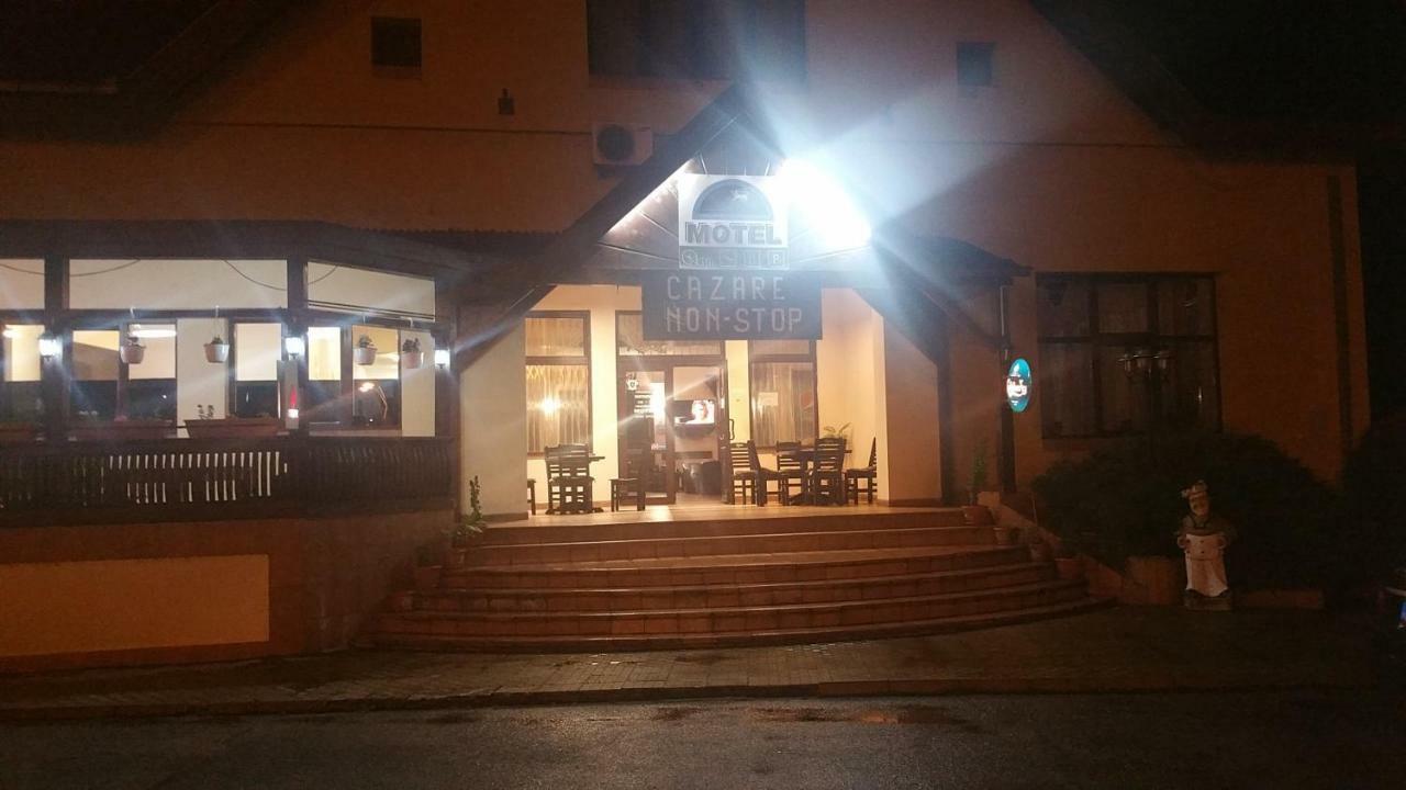 Motel Restaurant Lowe 데바 외부 사진