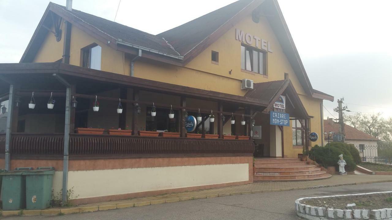 Motel Restaurant Lowe 데바 외부 사진