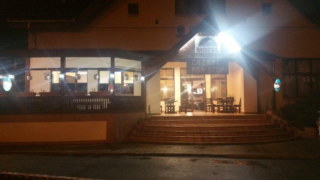 Motel Restaurant Lowe 데바 외부 사진
