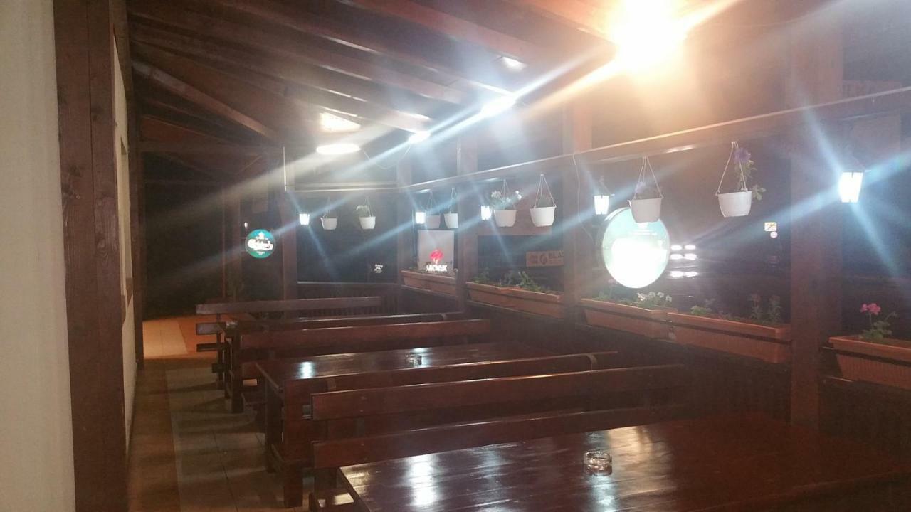 Motel Restaurant Lowe 데바 외부 사진