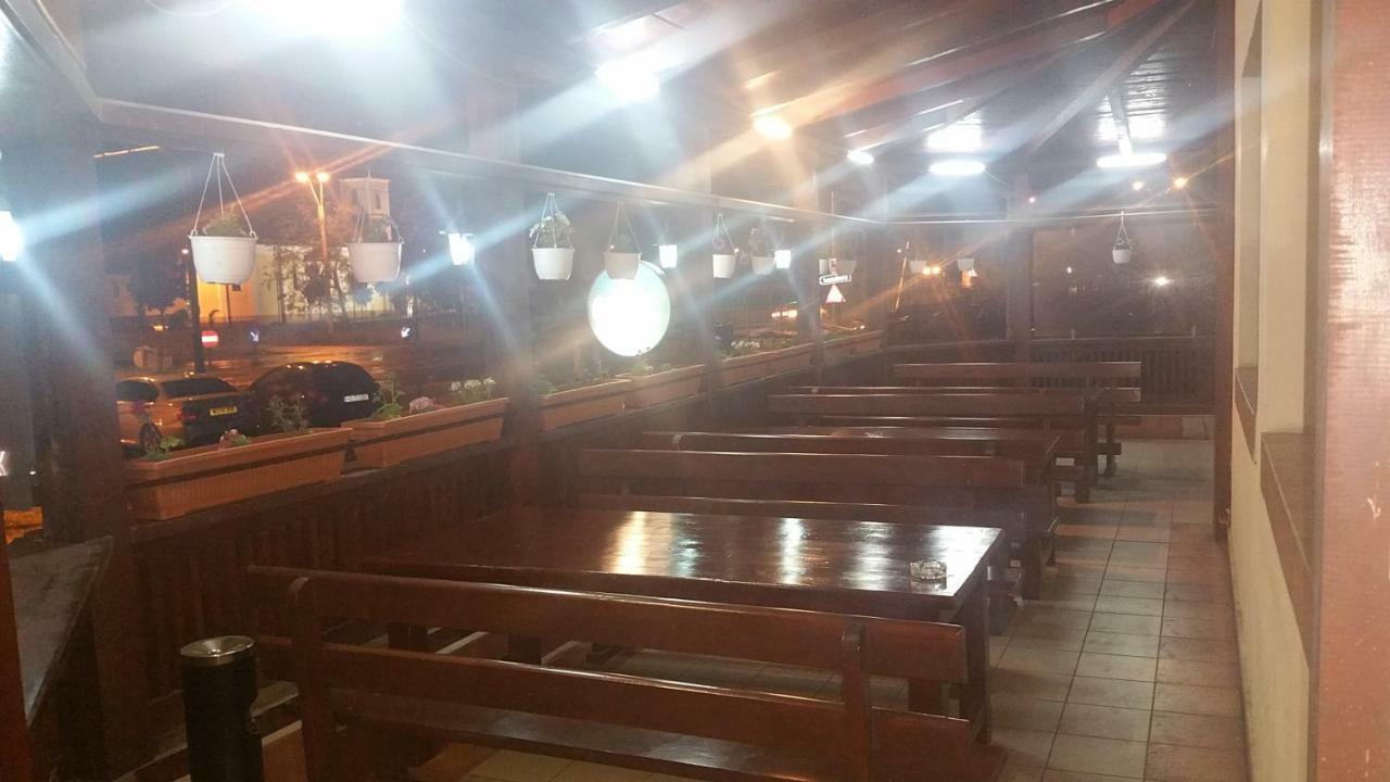Motel Restaurant Lowe 데바 외부 사진