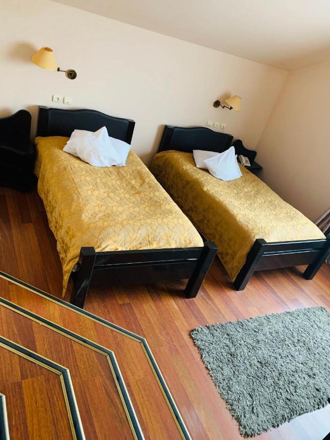 Motel Restaurant Lowe 데바 외부 사진