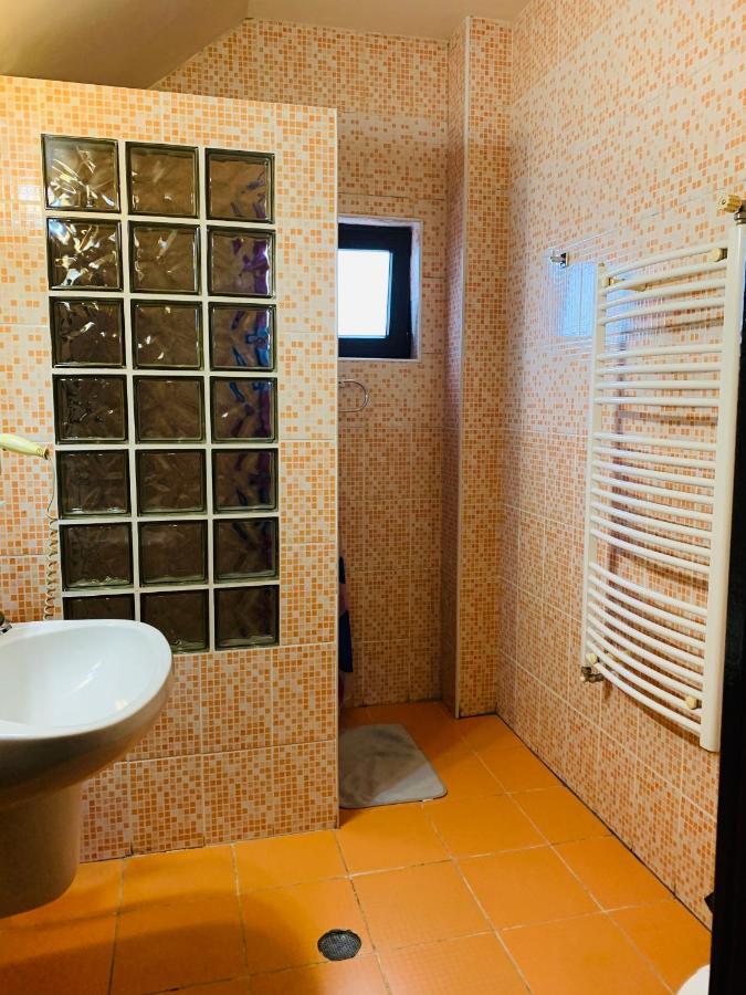 Motel Restaurant Lowe 데바 외부 사진